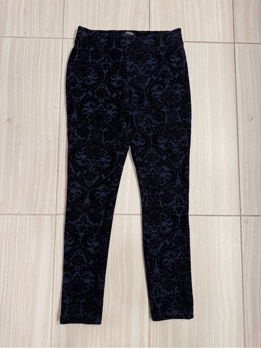 Roz & Ali Velvet Floral Skinny Pants